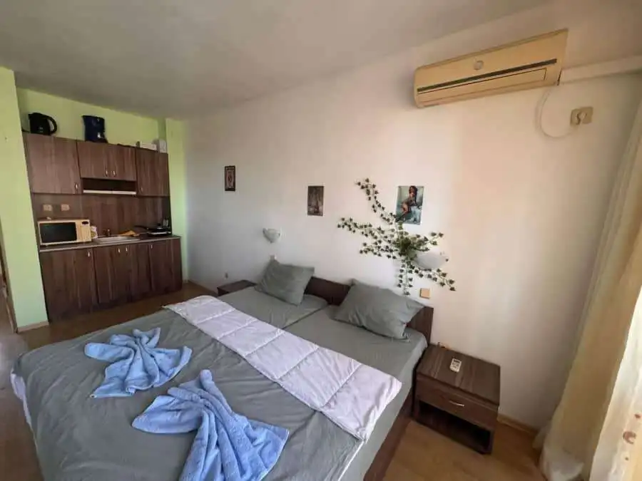 Studio apartment with sea and pool views, 46 sq.m. in Panorama Bay 1, St. Vlas, just 100 m from the.