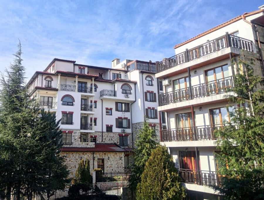 Bright, modern apartment building near the sea in Sveti Vlas.