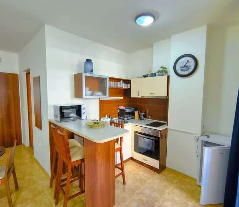Bright studio apartment, 48 sq.m., at Sea Lighthouse, Sveti Vlas, just 200 meters from the sea. Perf.