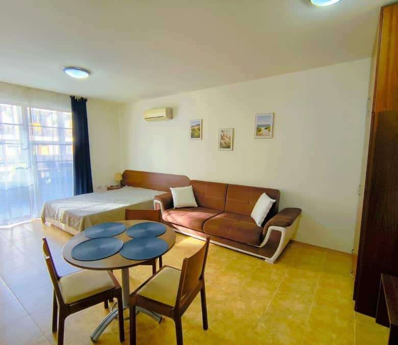 Bright studio apartment near the sea in Sveti Vlas, featuring a living area, dining space, and moder.