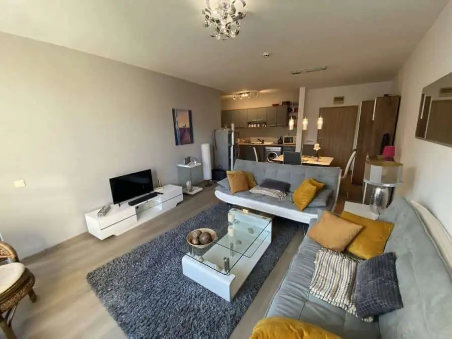 Spacious 102 sq.m. apartment in Vineyards SPA Resort, close to the sea, featuring contemporary decor.