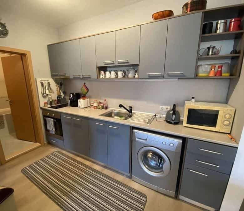 Bright kitchen with appliances in Vineyards SPA Resort.