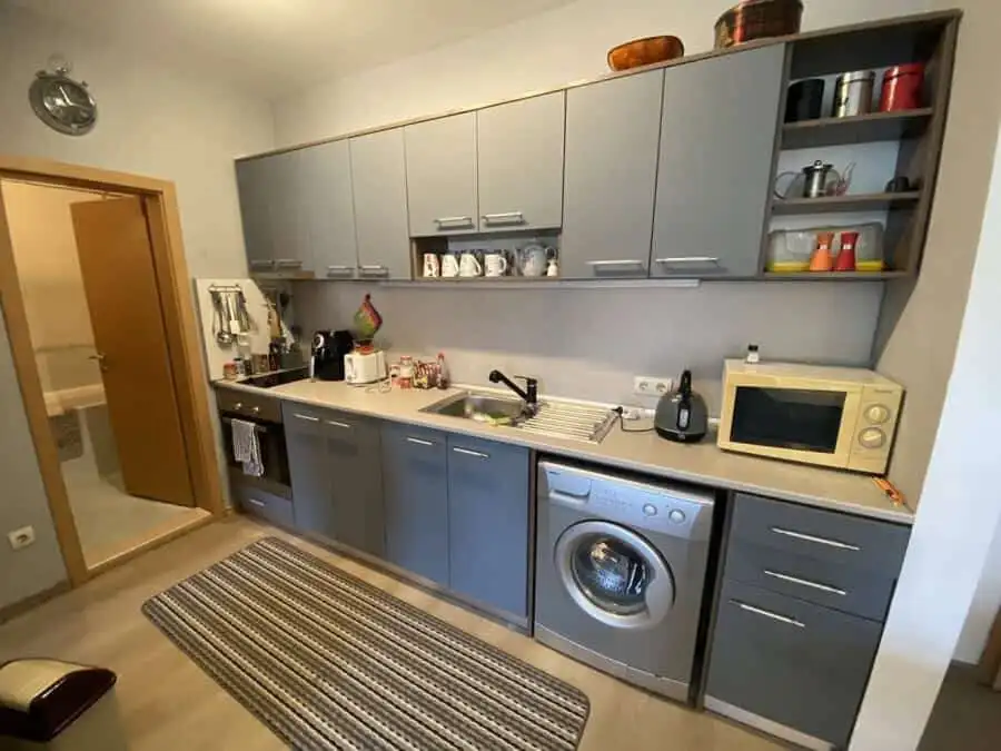 Bright kitchen with appliances in Vineyards SPA Resort.