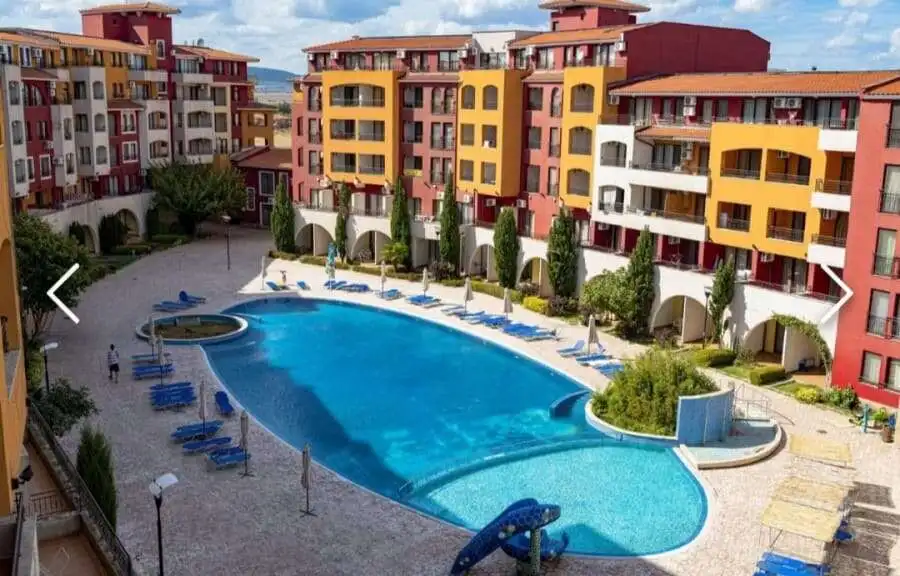 Large pool with sun loungers in Marina Cape residential complex, Aheloy.