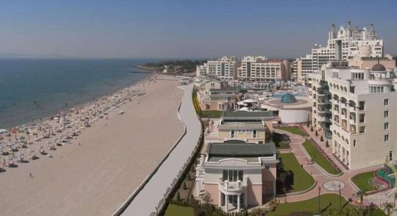 Beachfront 1-bedroom apartment with sea views in Sunset Resort, Pomorie.
