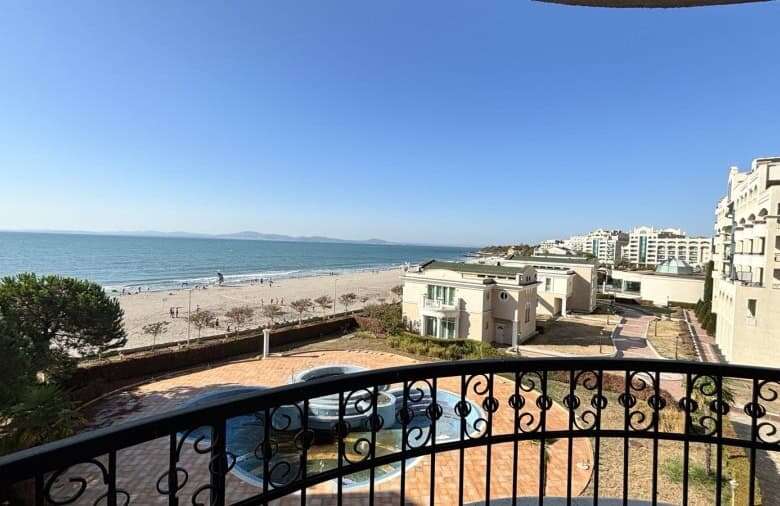 Sea view 1-bedroom apartment in Sunset Resort, Pomorie, beachfront property with stunning ocean vist.