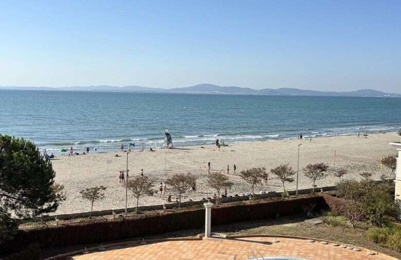 Beachfront 1-bedroom apartment with sea views in Sunset Resort, Pomorie.