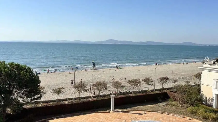 Beachfront 1-bedroom apartment with sea views in Sunset Resort, Pomorie.