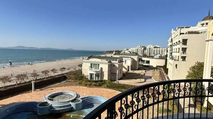 Beachfront 1-bedroom apartment with sea views in Sunset Resort, Pomorie.
