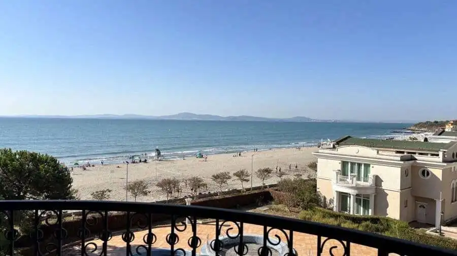 Beachfront 1-bedroom apartment with sea views in Sunset Resort, Pomorie.