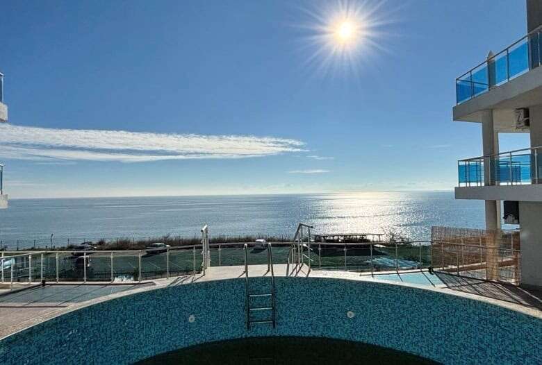 Sea view 1-bedroom apartment with pool in Costa Calma, Ravda, offering stunning ocean vistas and mod.
