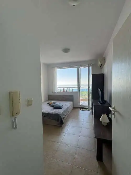Spacious beachfront studio apartment of 42 sq.m. in Costa Calma, Ravda, with sea views and modern am.
