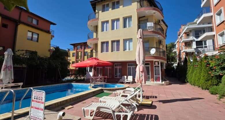 Cozy studio apartment with pool view, 33 sq.m., close to Aurealia Beach in Nessebar.