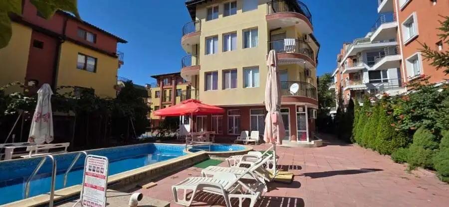Cozy studio apartment with pool view, 33 sq.m., close to Aurealia Beach in Nessebar.