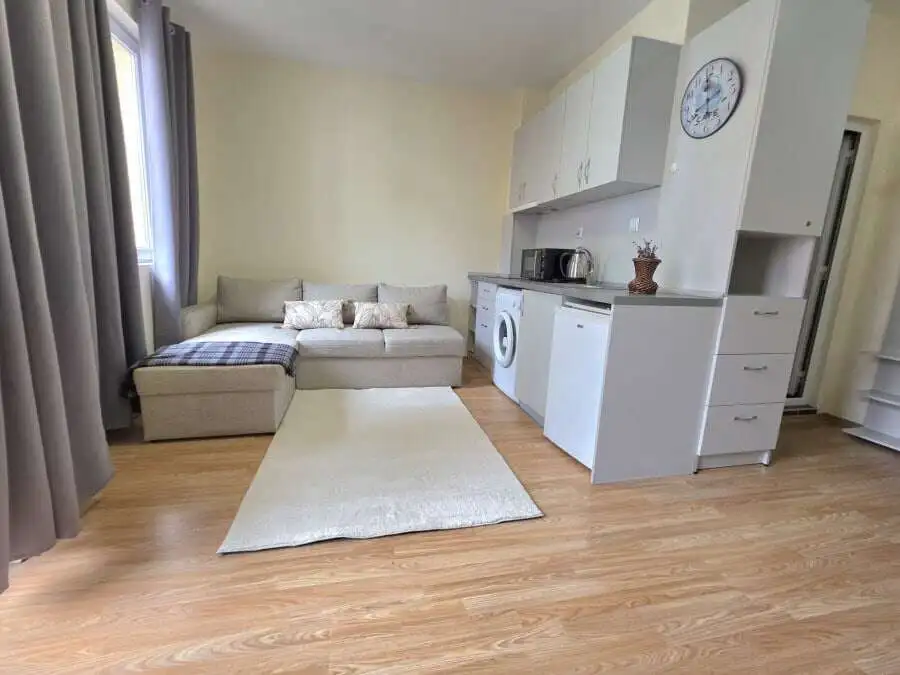 Pool view studio apartment, 33 sq.m., near Aurealia beach, Nessebar, with modern kitchen and cozy li.