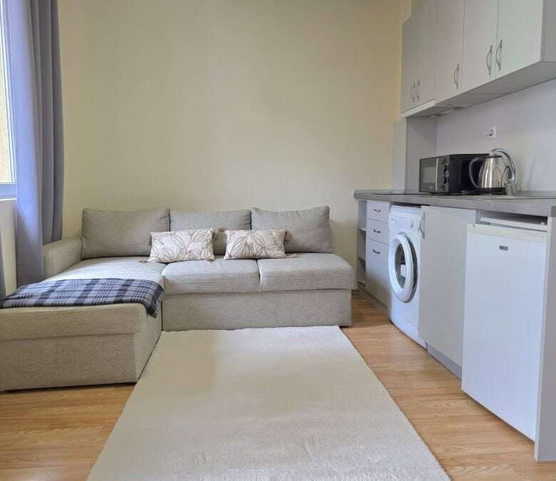 Bright studio apartment with pool view, 33 sq.m., located close to Aurealia Beach in Nessebar. Perfe.