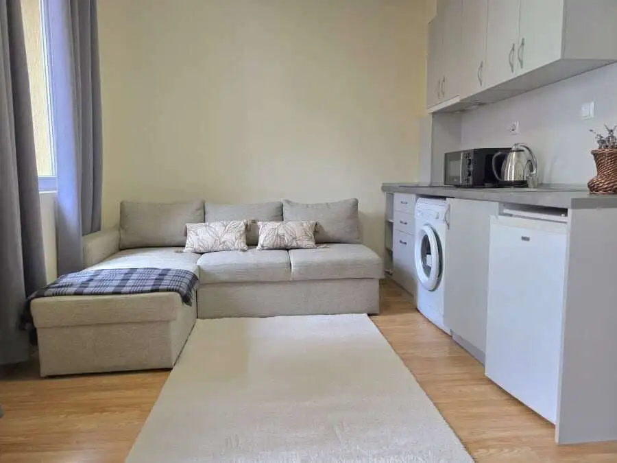 Bright studio apartment with pool view, 33 sq.m., located close to Aurealia Beach in Nessebar. Perfe.