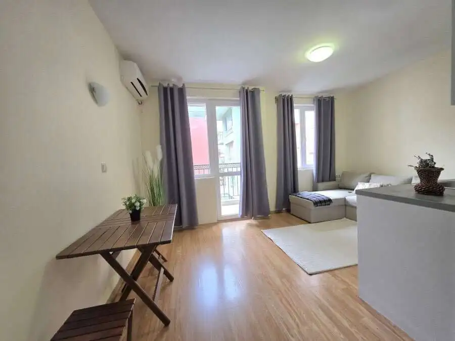 Studio apartment with pool view, close to Aurealia beach in Nessebar, offering 33 sq.m. of comfortab.