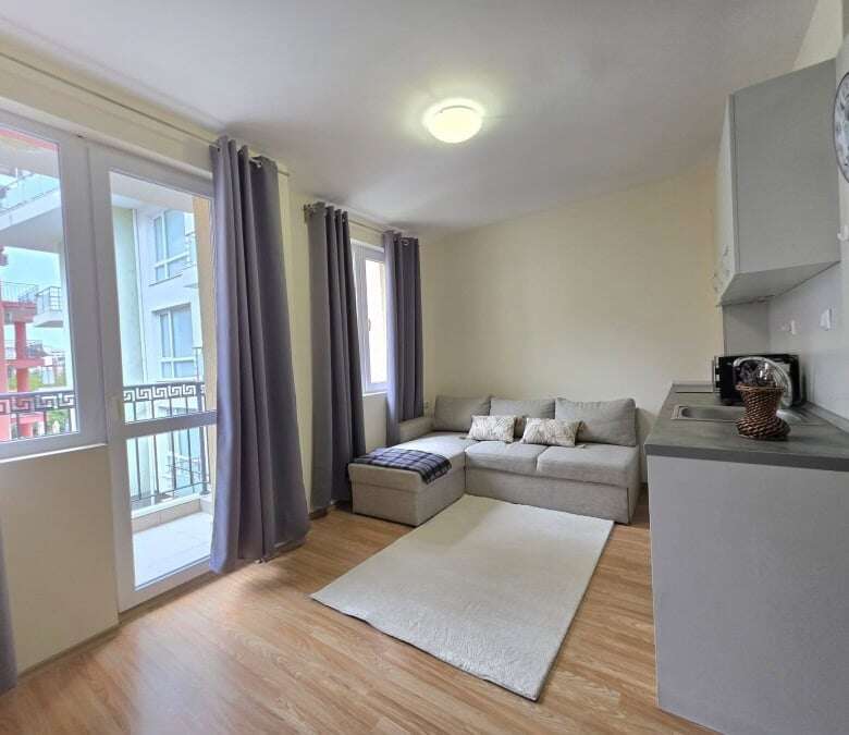 Studio apartment with pool view, 33 sq.m., close to the sea in Nessebar, Bulgaria.