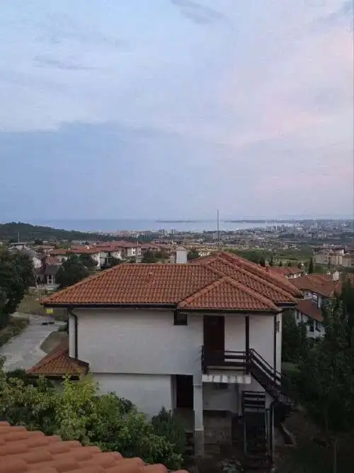 Seaside villa offering stunning views, close to the beach, perfect for relaxing holidays or investme.