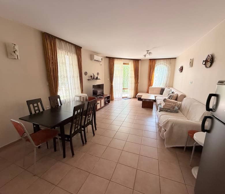 Ground floor apartment with pool access in Sunny Beach resort.
