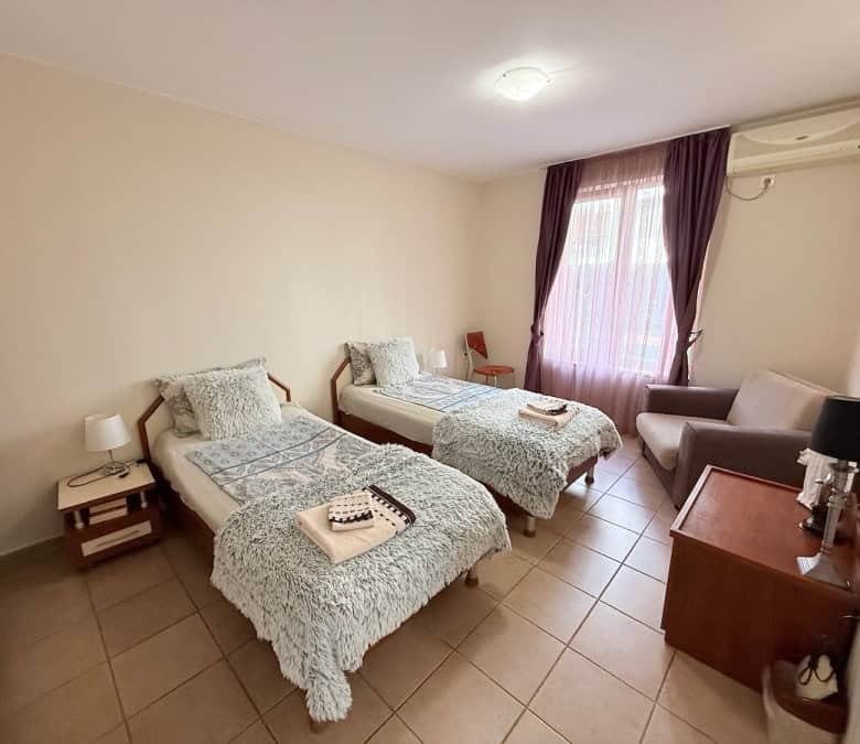 Ground floor apartment with direct pool access, 2 bedrooms, and cozy living space in Summer Dreams r.