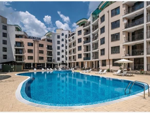 Bright 2-bedroom apartment with large terrace in Avalon Sunny Beach.