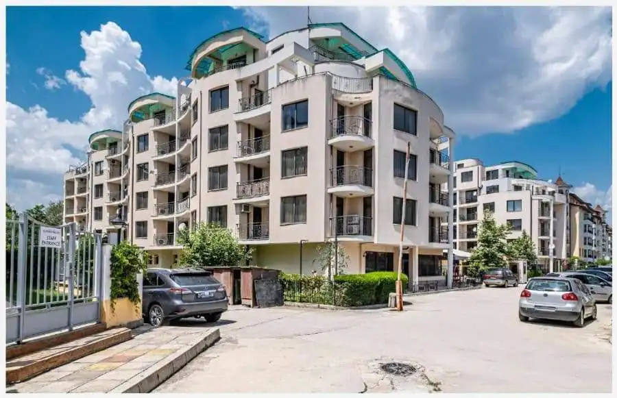 Apartment with large terrace in Avalon, Sunny Beach.