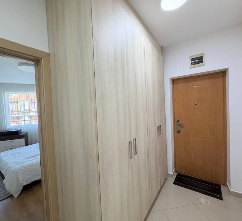 Spacious 1-bedroom apartment in Sveti Vlas with wardrobe and entryway, perfect for comfortable livin.