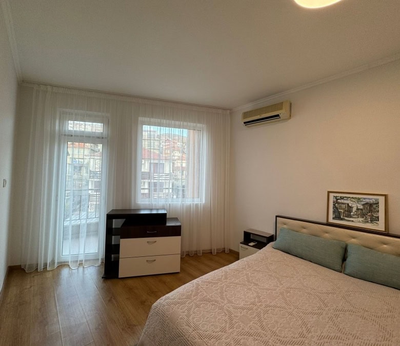 Bright interior of a 1-bedroom apartment in Sveti Vlas with sea views and natural light.