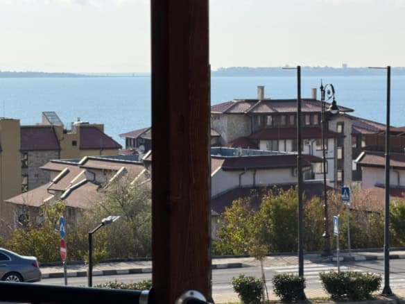 Bright 1-bedroom apartment with sea views in Sveti Vlas center.