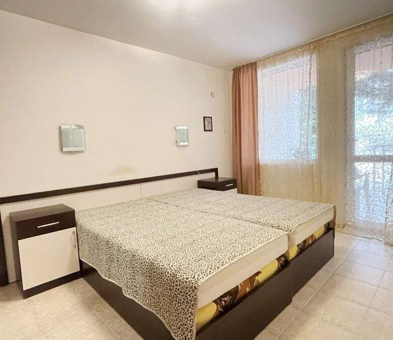 Spacious 1-bedroom apartment with modern furnishings in Vista Residence, Sveti Vlas. Perfect for com.