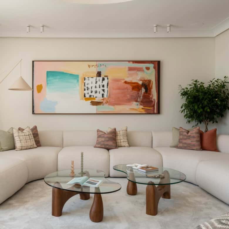Spacious living room in a luxurious beachfront semi-detached home on Marbella's Golden Mile. Elegant.