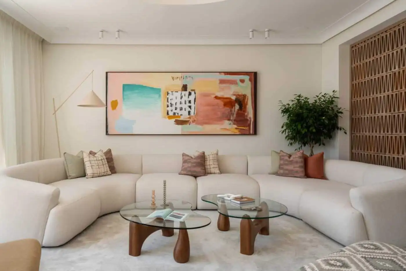 Spacious living room in a luxurious beachfront semi-detached home on Marbella's Golden Mile. Elegant.
