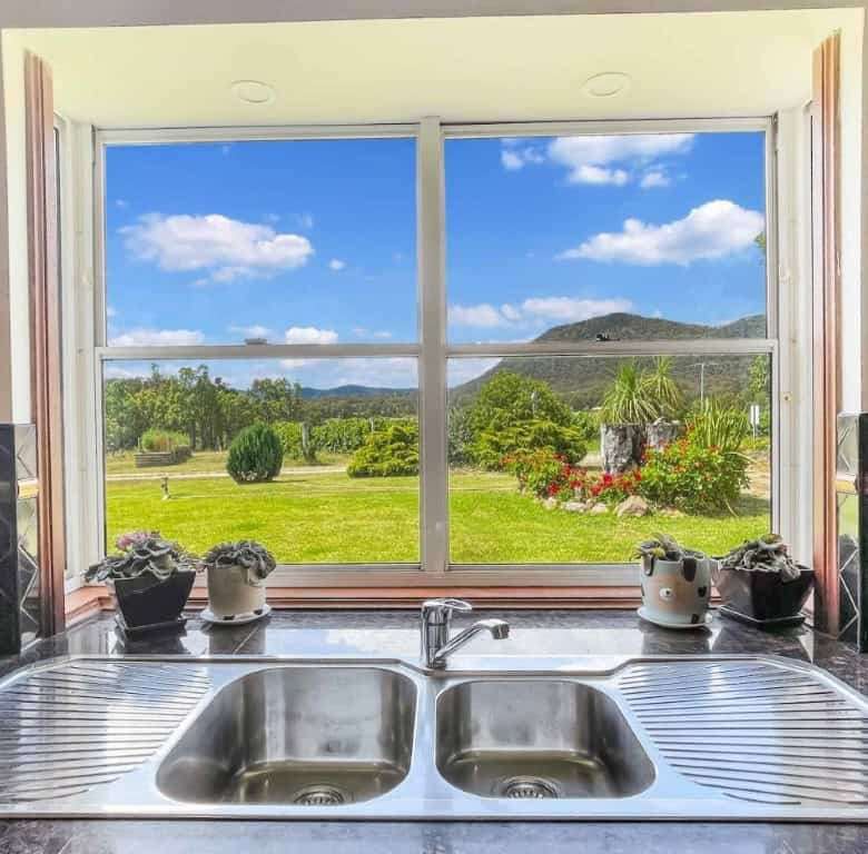 Beautiful vineyard estate with two homes and panoramic mountain scenery. Perfect for peaceful living.