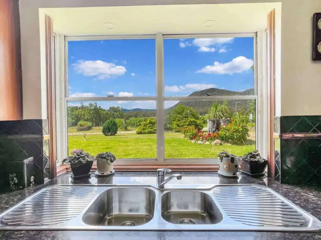 Vineyard Estate with Scenic Mountain Views Beautiful vineyard estate with two homes and panoramic mountain scenery. Perfect for peaceful living.