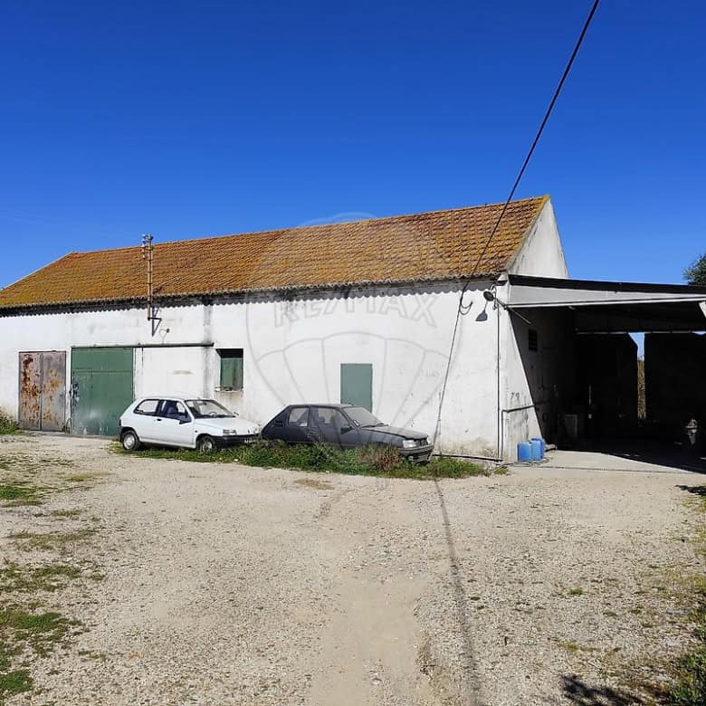 Land plot with rustic building in Cabanas, Setubal, Portugal for sale.