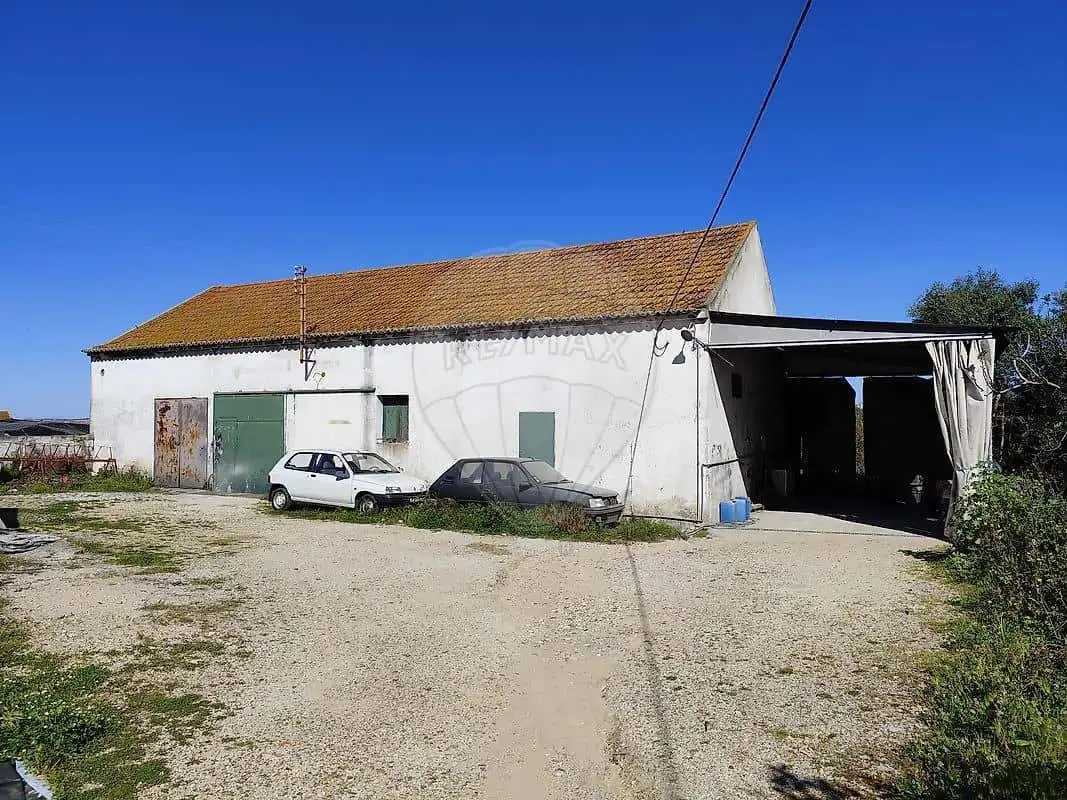 Land plot with rustic building in Cabanas, Setubal, Portugal for sale.