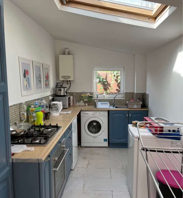Bright kitchen of a 2-bedroom static mobile home in Camping Castillejo, Fortuna, Spain. Features mod.