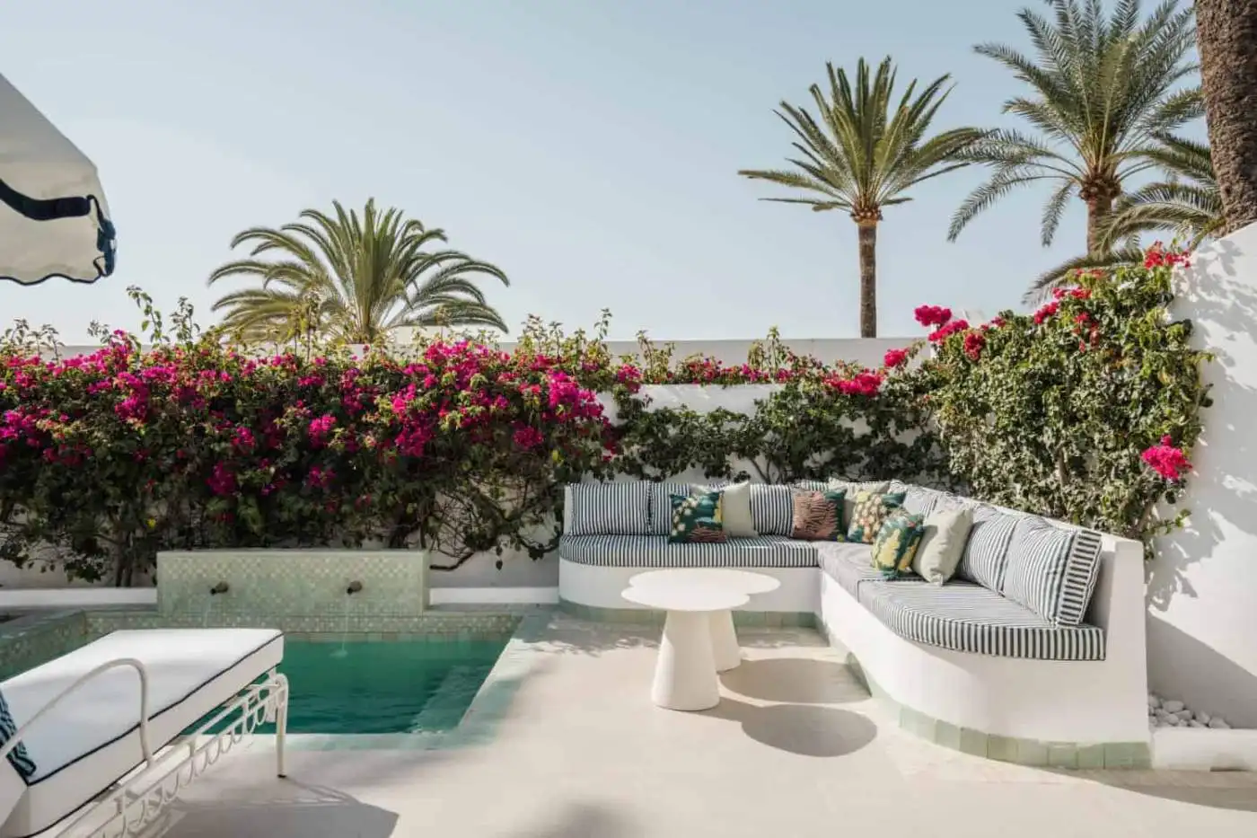 Beachfront semi-detached home in Marbella Golden Mile with lush gardens and pool. Perfect for a luxu.