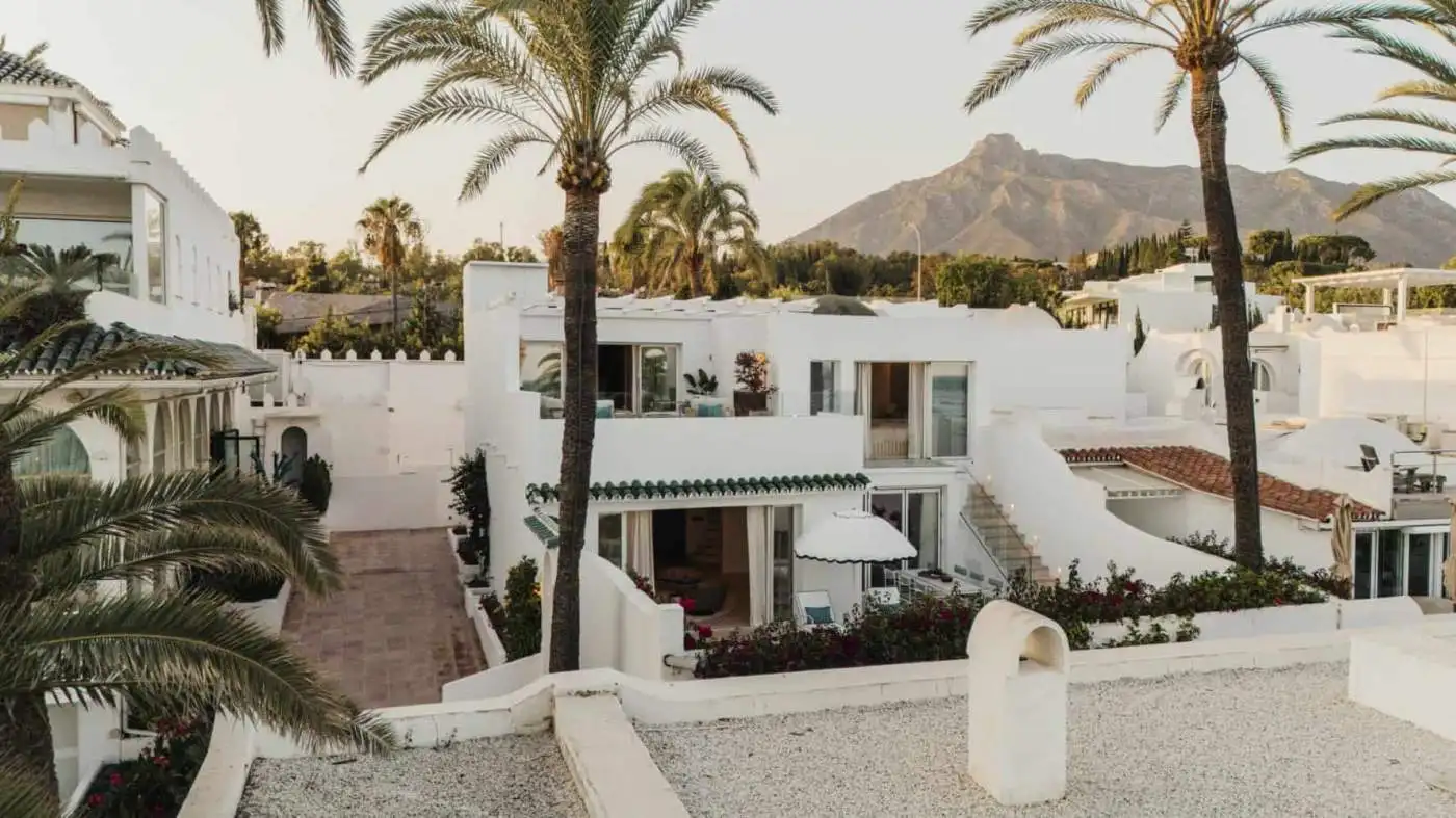 Elegant semi-detached property on Marbella's Golden Mile with direct beach access.