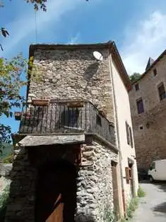 Authentic stone house with balcony and rustic charm in Olargues, Herault, ideal for a unique propert.