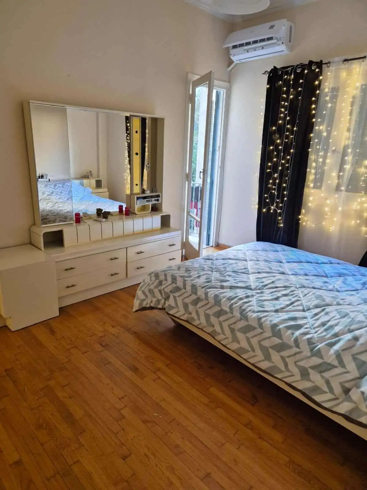 Apartment for Sale in Kypseli, Athens – 3 Bedroom City Property with Balconies.