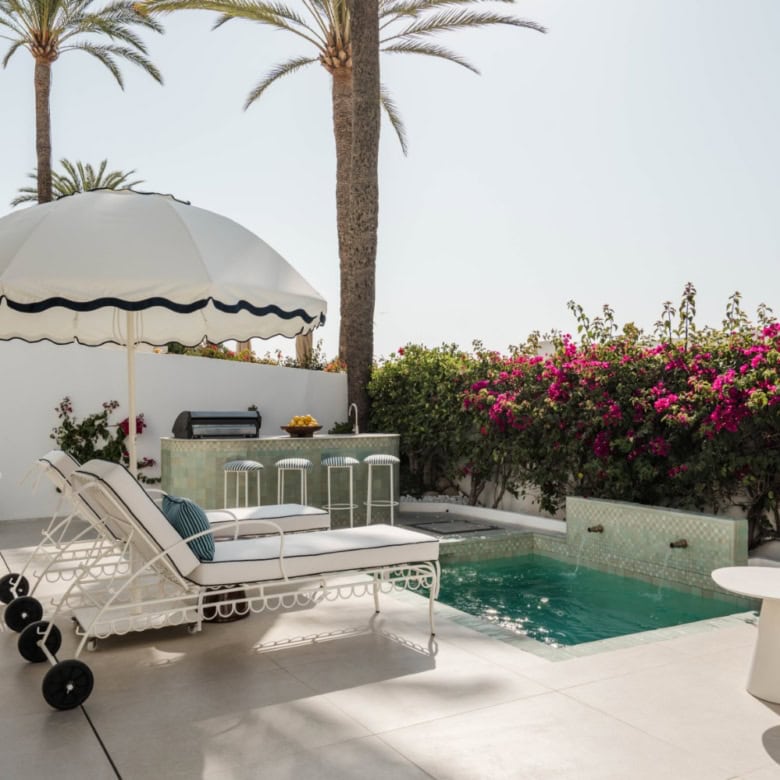 Elegant beachfront semi-detached home in Marbella's Golden Mile. Perfect for luxury living and enjoy.