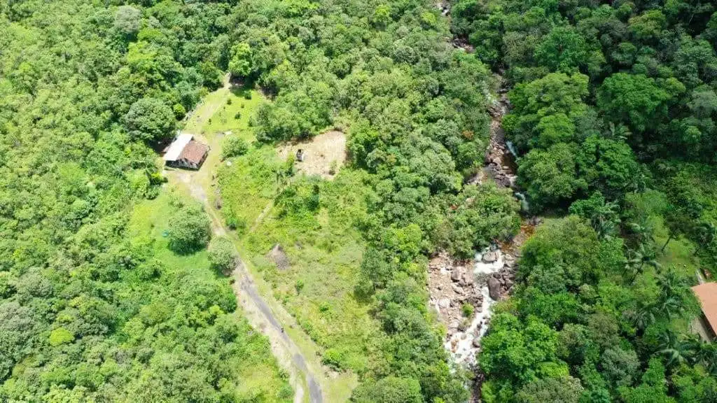 Aerial view of lush green land for sale in Pedra Branca do Araraquara, Paraná, Brazil.