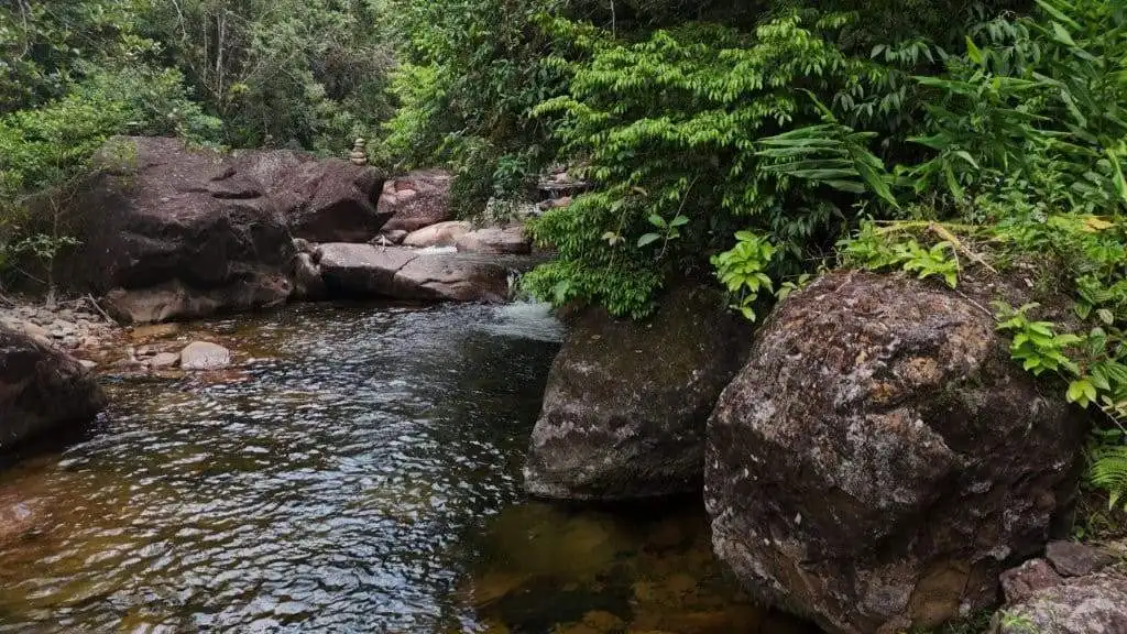 Beautiful land plot with river and lush greenery in Pedra Branca do Araraquara, Paraná, Brazil.