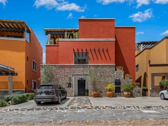 Stylish remodeled single-level home in Capilla de Piedra, San Miguel de Allende, offering contempora.