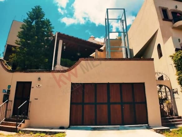 Elegant 3-level house with elevator in central San Miguel de Allende.