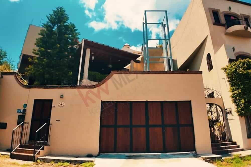 Elegant 3-level house with elevator in central San Miguel de Allende.