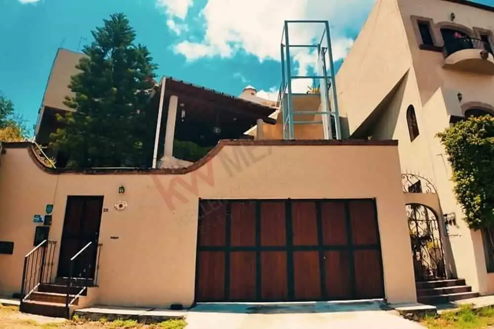Elegant 3-level house with elevator in central San Miguel de Allende.